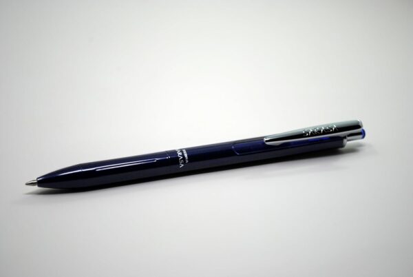 Zebra Pen Sarasa Grand, Retractable Gel Ink Pen, Navy Barrel, Medium Point, 0.7mm, Black Ink, 1-Pack (45211)