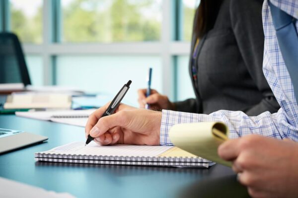 PILOT Dr. Grip FullBlack Refillable & Retractable Ballpoint Pen, Medium Point, Black Ink, Single Pen (36193)- Ideal for School, Journaling & Office Writing